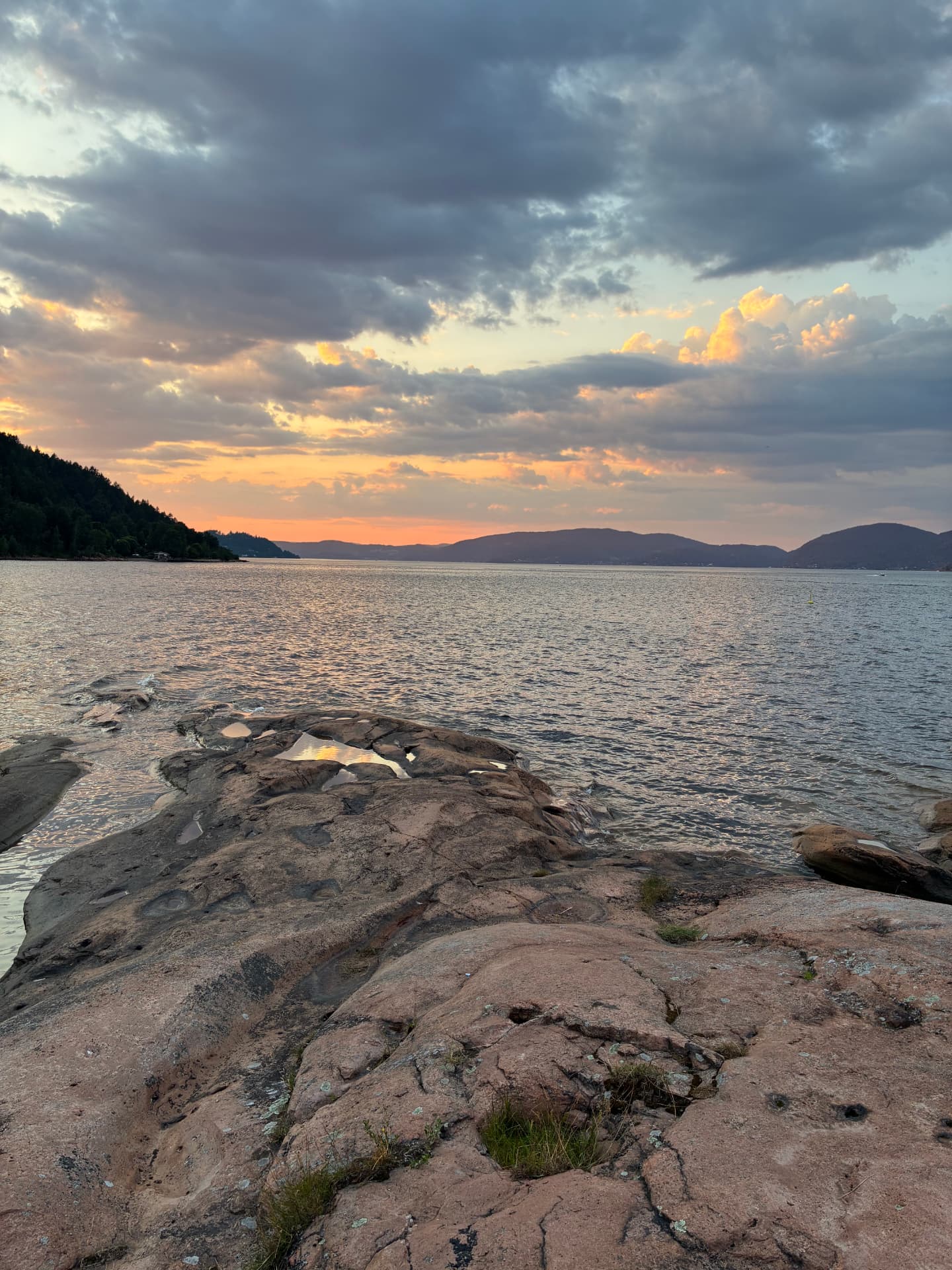 Coucher de soleil sur le fjord de Svelvik